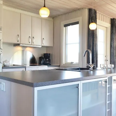 펜션 Stunning In Hvide Sande With Kitchen Bjerregård